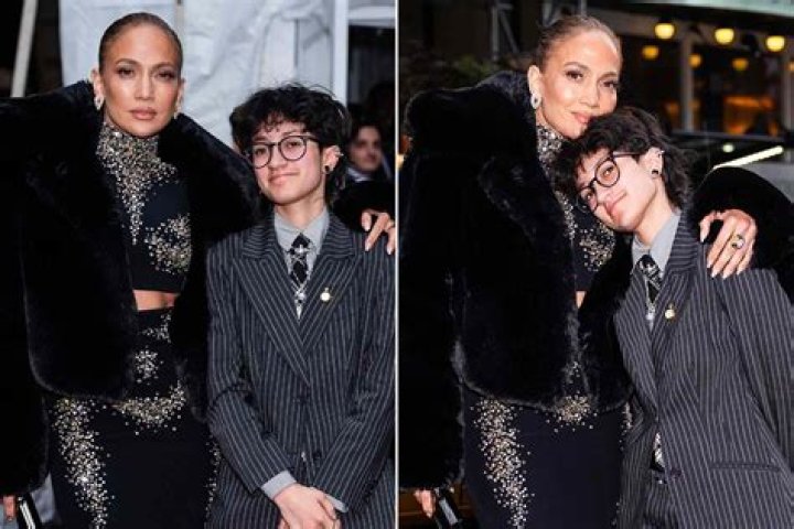 [PHOTOS] Marc Anthony Kissing Guys — Kisses His Friends After JLo Smooch – Hollywood Life