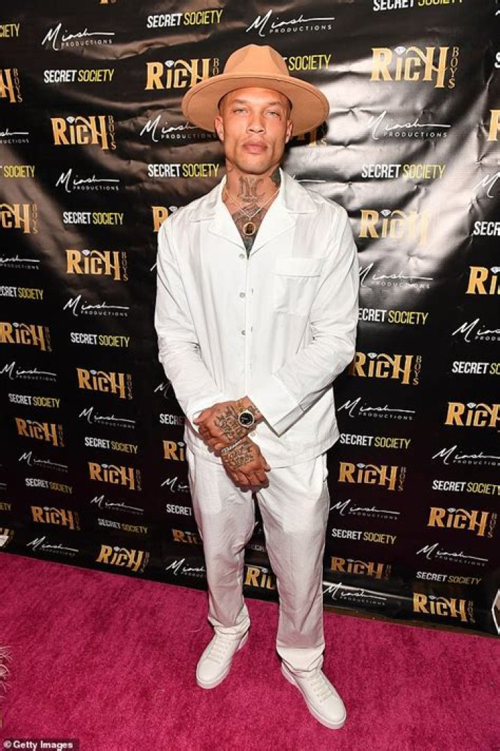 Photos Of Jeremy Meeks’ Women – Hollywood Life