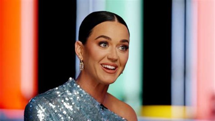 Pregnant Katy Perry Shows Off ‘Gross’ Swollen Belly Button In Hilarious Instagram Video — Watch