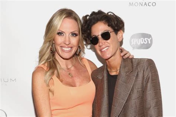 ‘RHOC’s Braunwyn Windham-Burke Reveals Which ‘Housewives’ Star She Dreams Of Kissing