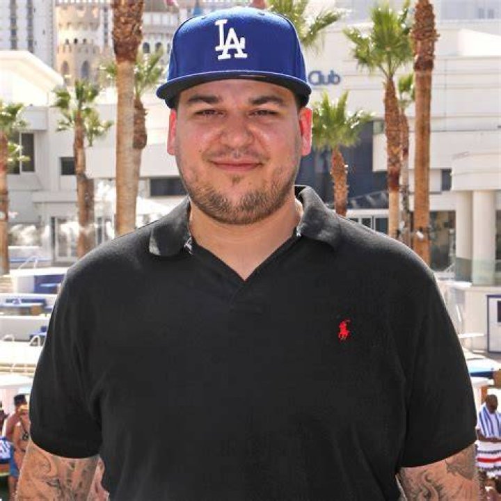Rob Kardashian Shows Off Weight Loss In Stormi Webster’s Birthday Pic – Hollywood Life