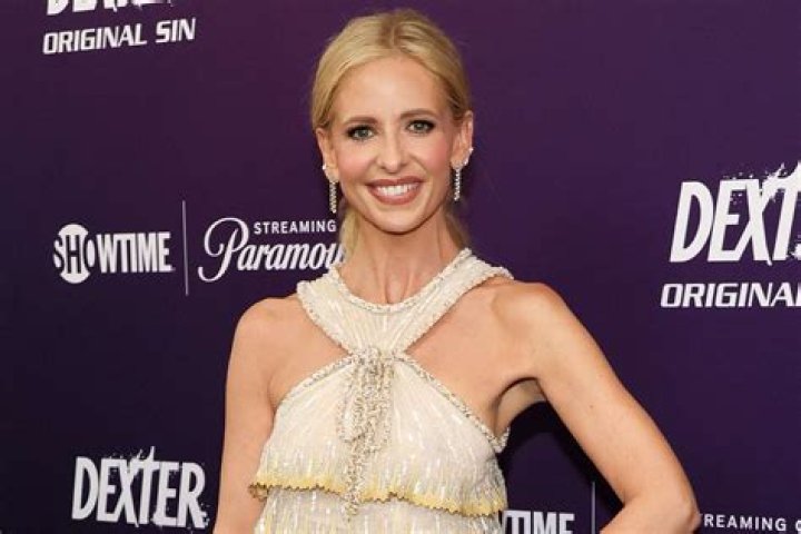 Sarah Michelle Gellar Wears No Makeup In Black Swimsuit Photo – Hollywood Life