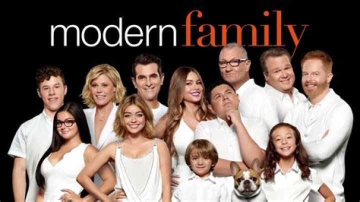 See Photos Of The ‘Modern Family’ Actress – Hollywood Life