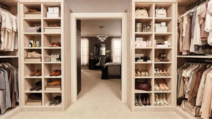 Shows Off New Pics Of Closet & Amazing Views – Hollywood Life