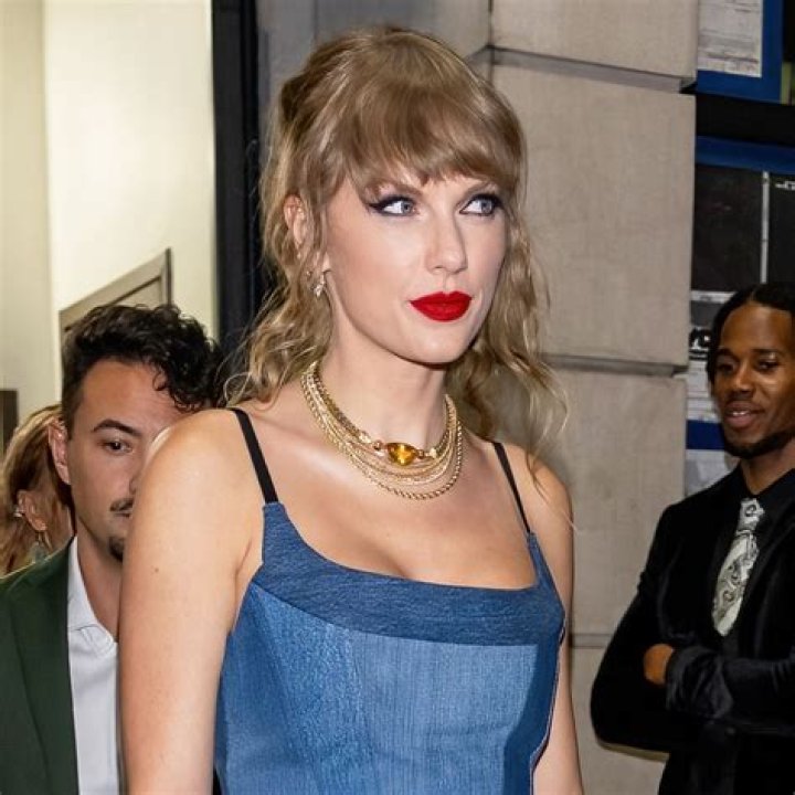 Taylor Swift Wears Sexy Bikini On Beach Date With Ed Sheeran