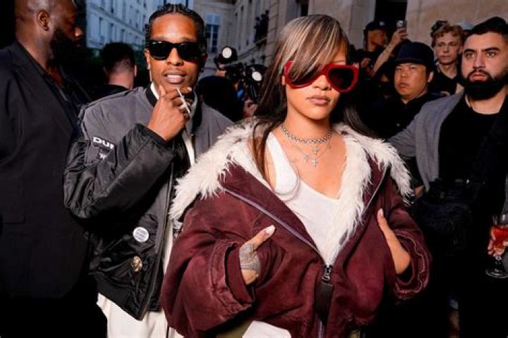 Upset He Wants To Date Rihanna – Hollywood Life