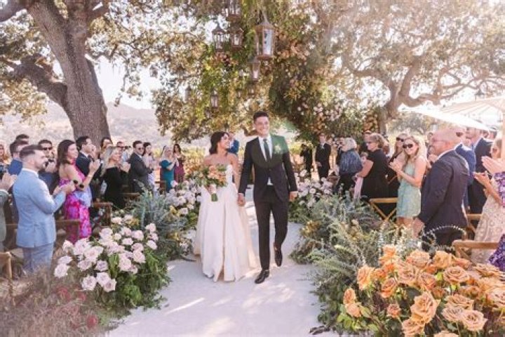 Wells Adams Reveals Sarah Hyland Wedding Plans After Postponing Twice – Hollywood Life